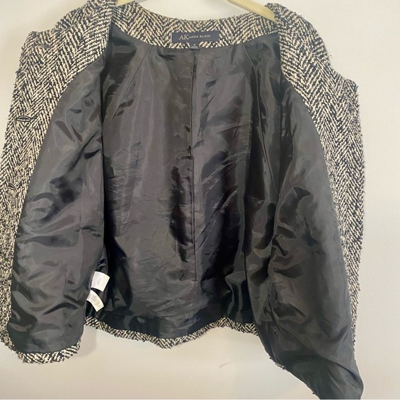Anne Klein Elegant Black & White Tweed 3/4 sleeve Cropped Swing Lined Jacket, 10 - Picture 7 of 16
